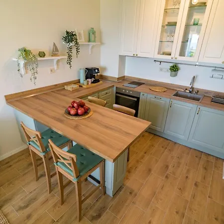 A'more * 圣君士坦丁和海伦那